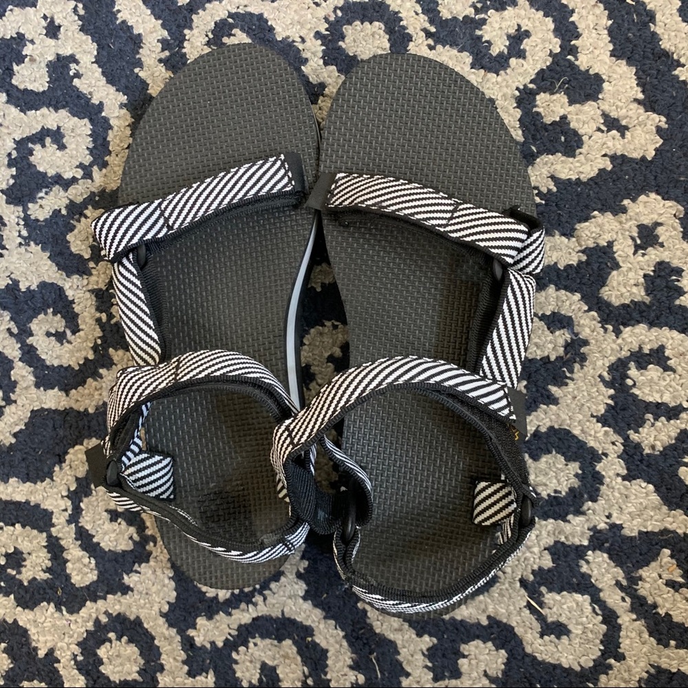 EUC TEVA Black Sandals